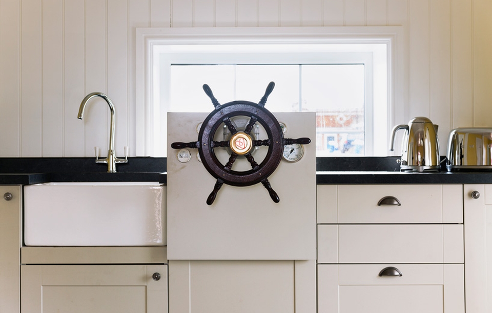 Airbnb’s rental houseboat