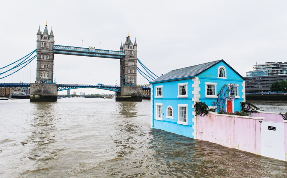 Airbnb’s rental houseboat