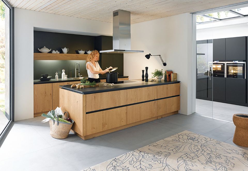 Contemporary kitchen furniture 