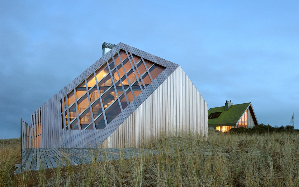 Dune House by MKA