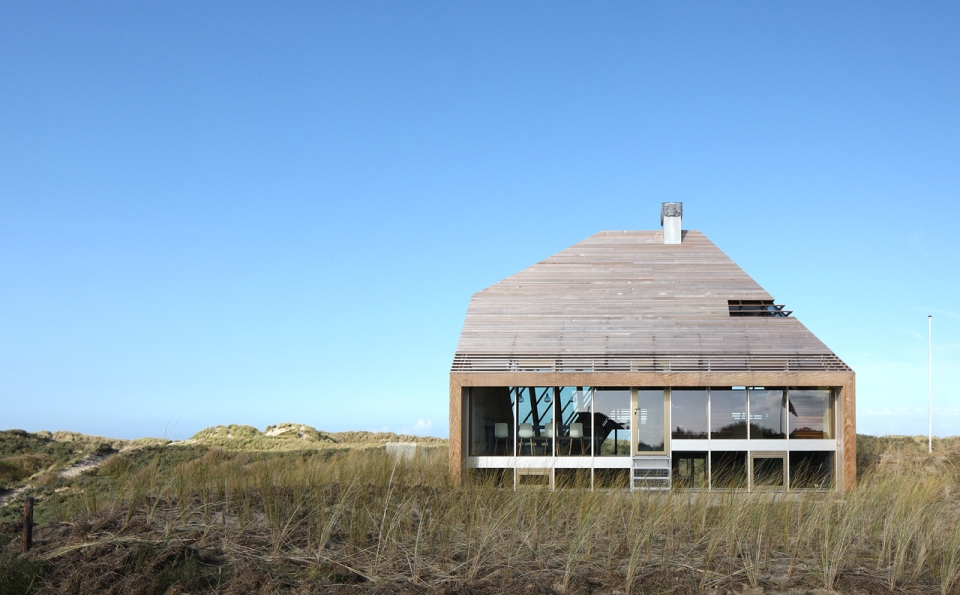 Dune House by MKA