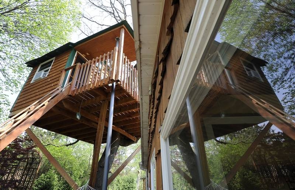 Schaumburg luxury treehouse