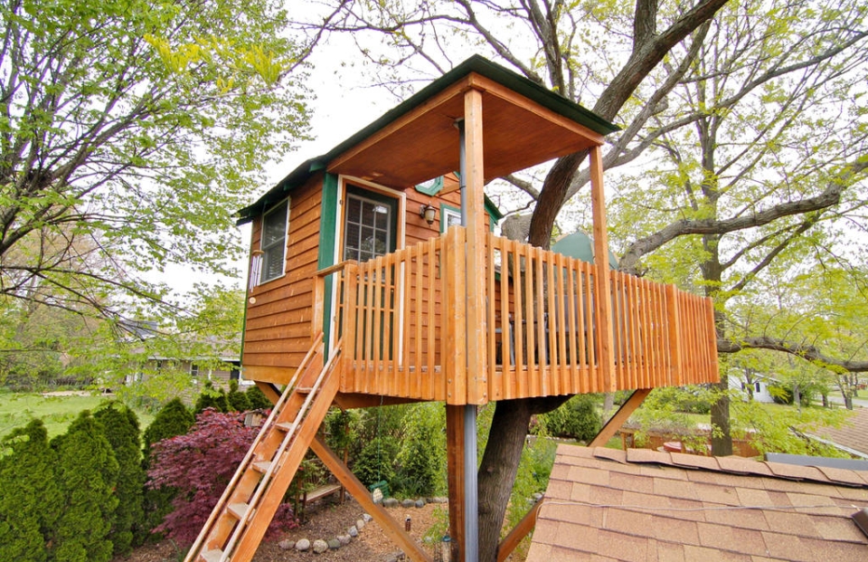 Schaumburg luxury treehouse