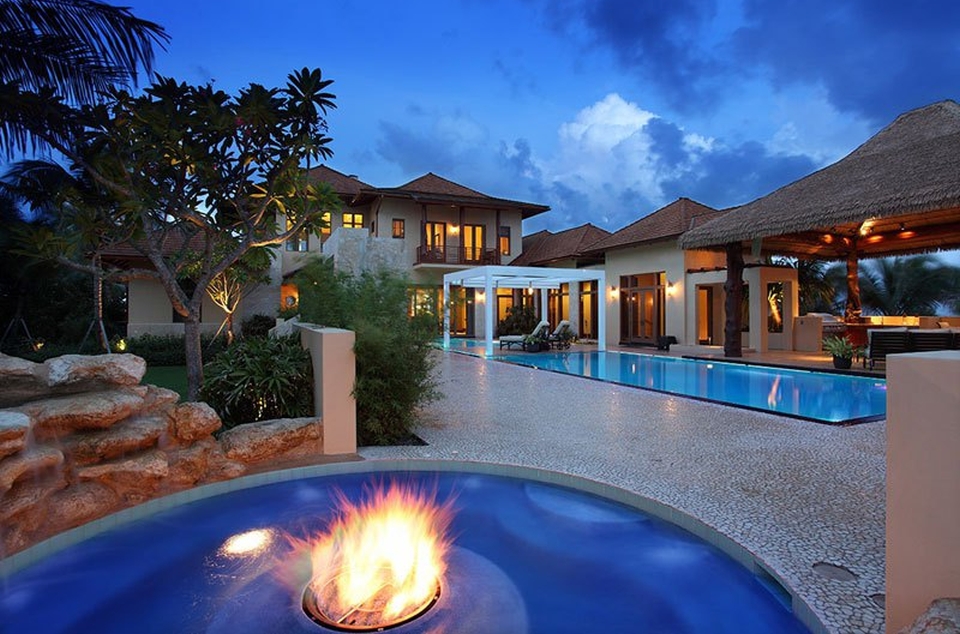 Acqua Liana Ocean Front Estate by Frank McKinney