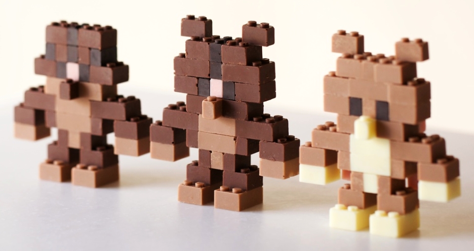 Culinary teddies created with these chocolate Lego pieces 