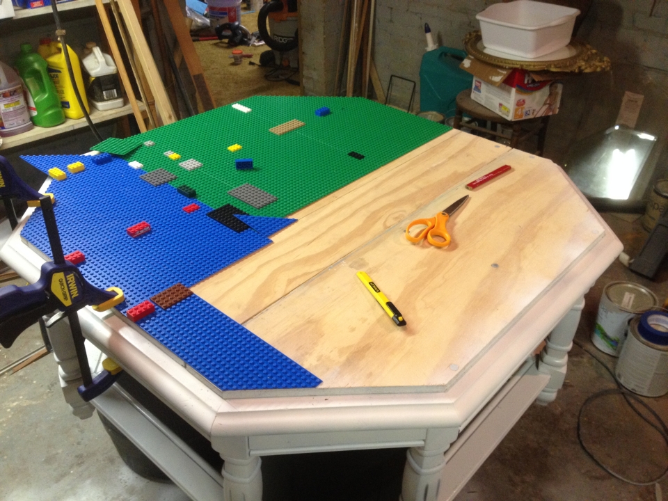 Octagonal DIY Lego table