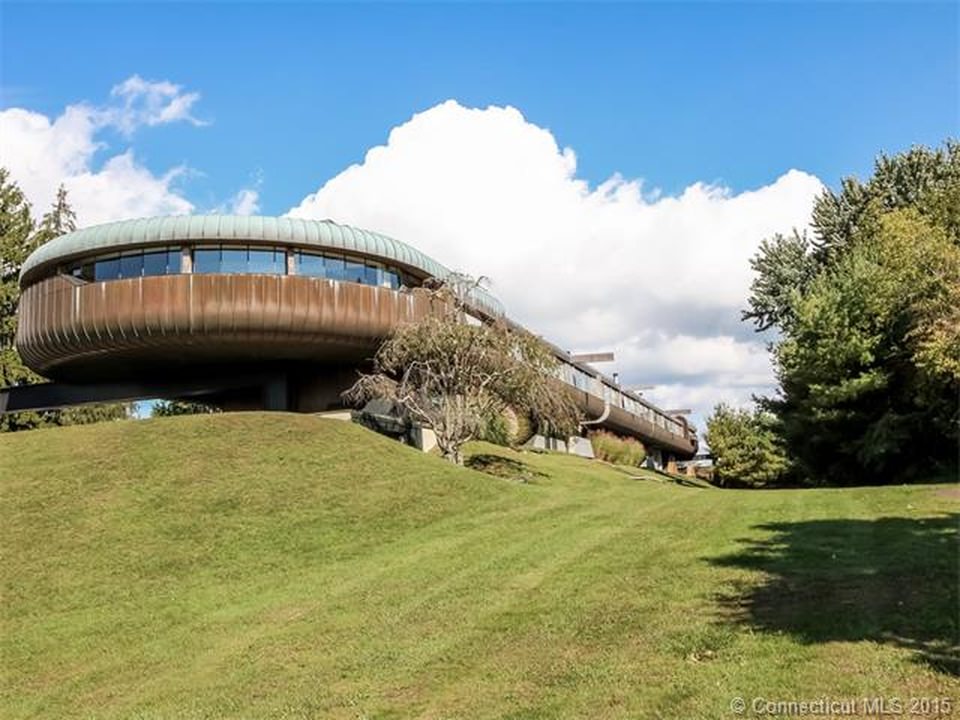 The Spaceship home is a piece of art in itself 