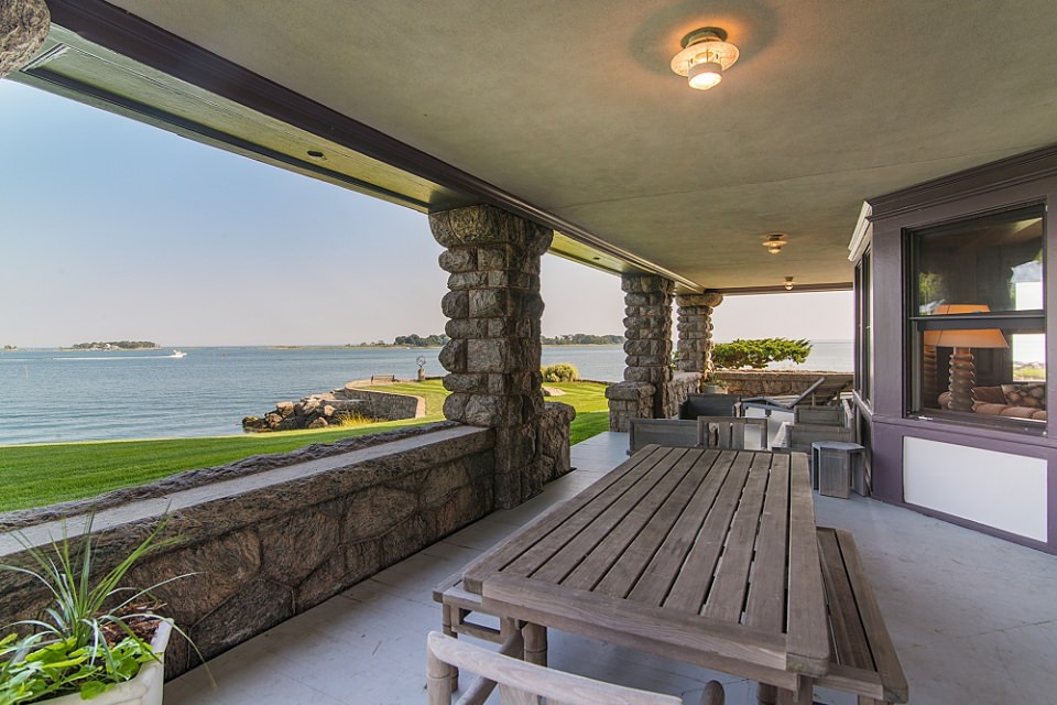 The porch with the view of private beaches