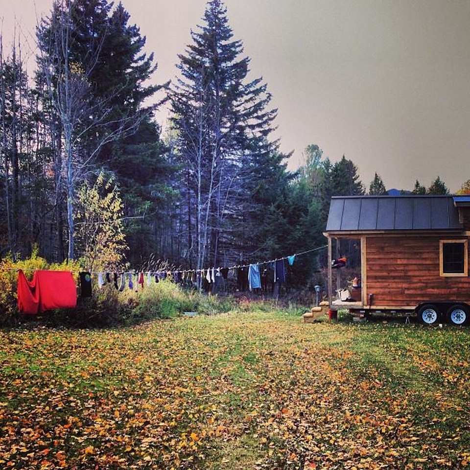 The Tiny House on wheel with clothesline