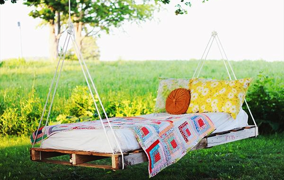 12 DIY Swing Bed ideas to enjoy floating in mid-air