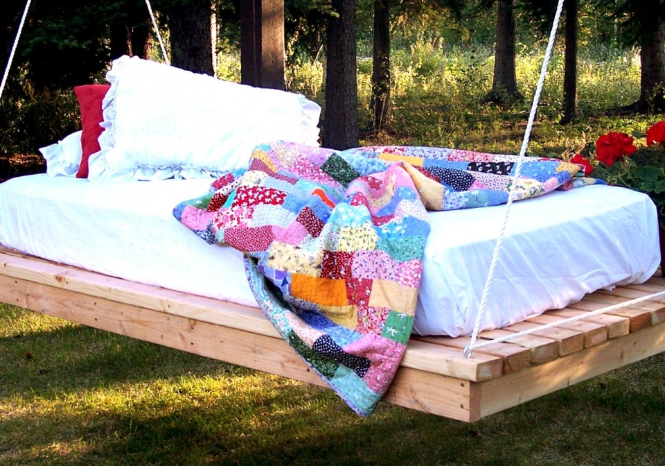 12 DIY Swing Bed ideas to enjoy floating in mid-air