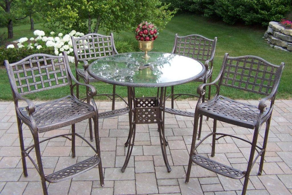 7 Easy Ways To Remove Rust Stains From Metal Outdoor Furniture