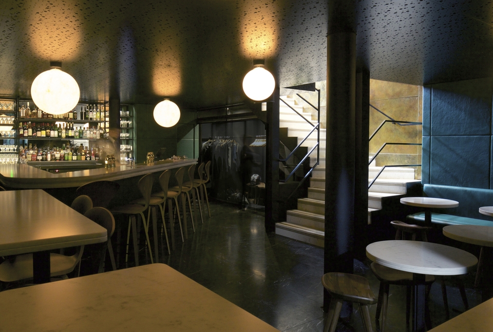 The basement intimate bar is designed with green leather and whiter marbles to create a warm atmosphere