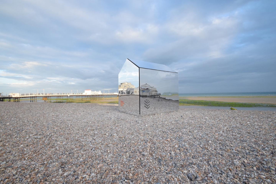 Mirrored-Beach-Hut-ECE-Architecture