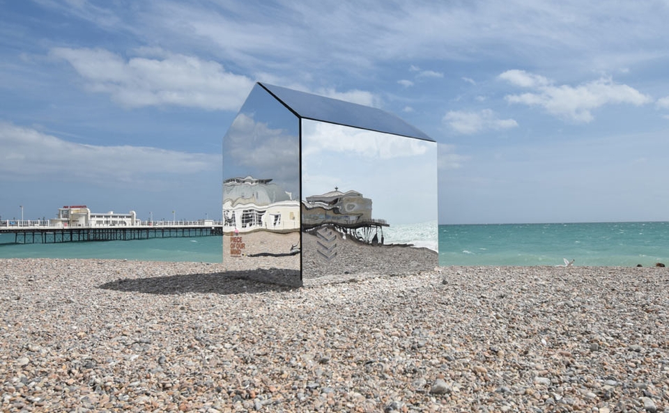 Mirrored-Beach-Hut-ECE-Architecture