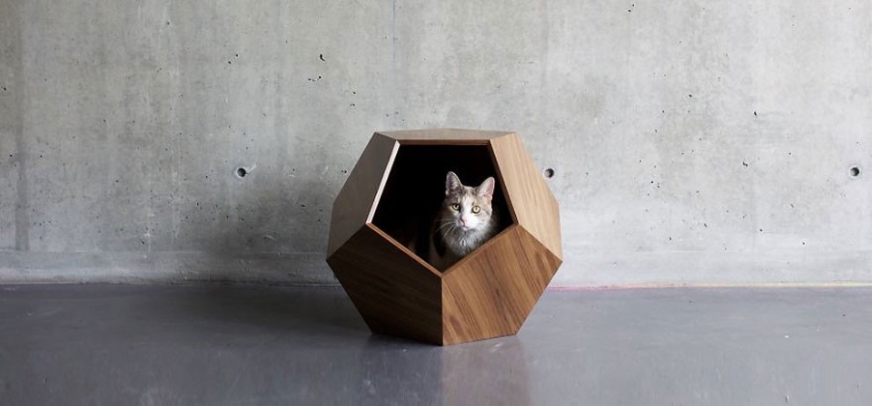 The Missy Cave is ideal for small cats and dogs