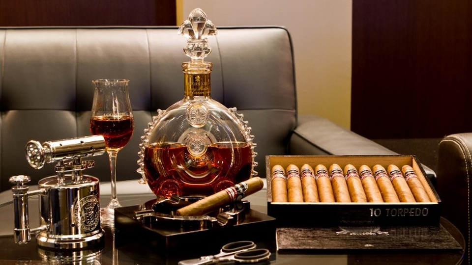 10 ridiculously priced luxurious alcoholic drinks in the world