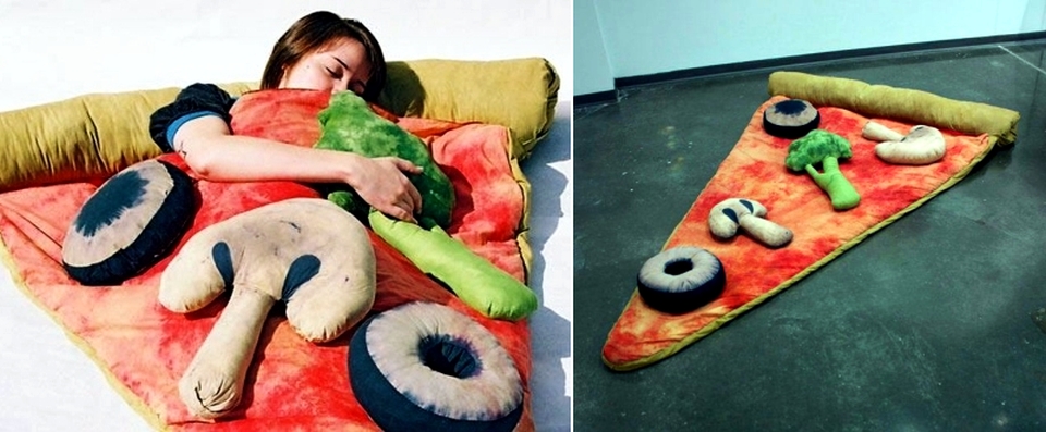 Pizza-like sleeping bag