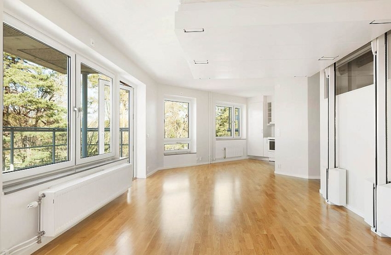 Bedaway Retractable Ceiling Bed is Ideal for Cramped Apartments