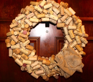 How to make elegant wreath out of old wine corks