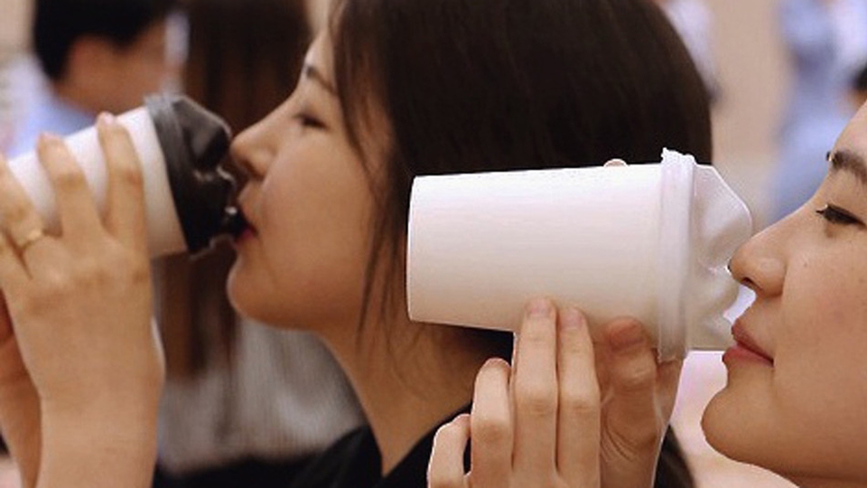 Human Face-shaped Coffee Lid by Jang Woo-Seok