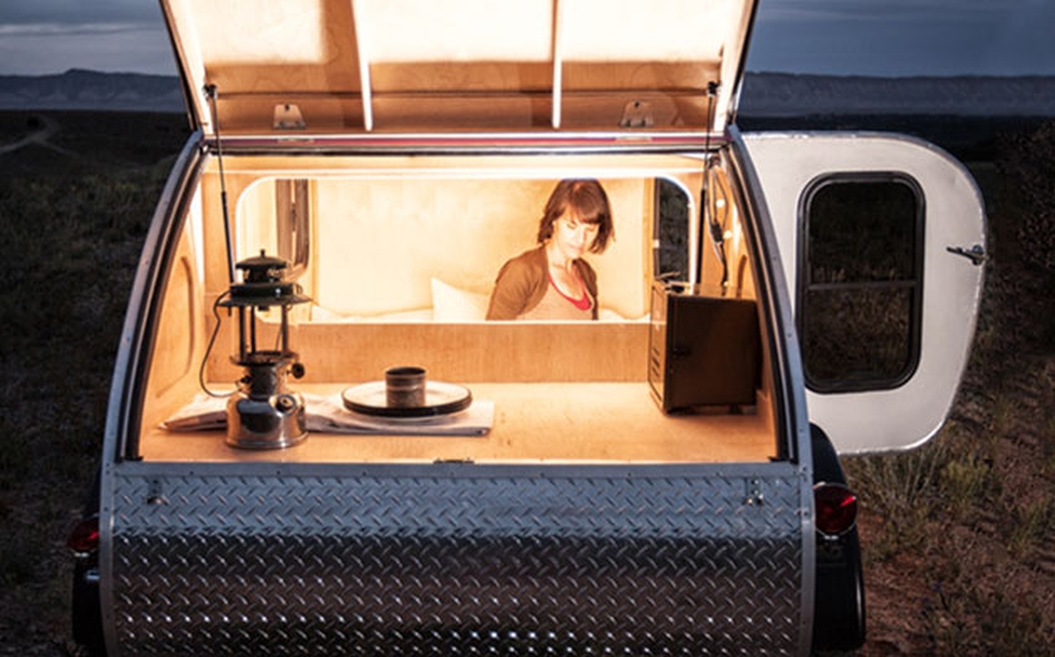 Extra pull-out writing area to pen down your thoughts while enjoying the stay outside