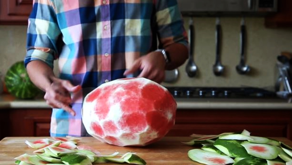 Weird trick to skin a watermelon in just 10 minutes