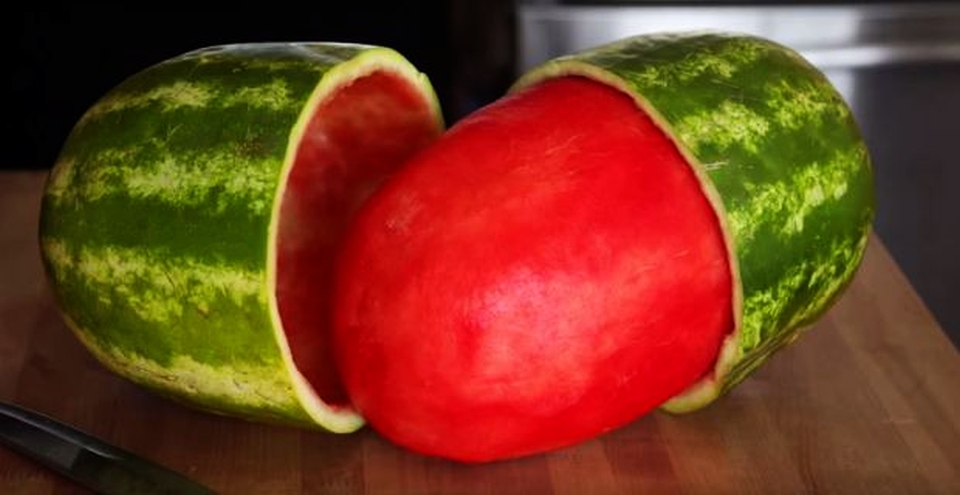 Weird trick to skin a watermelon in just 10 minutes