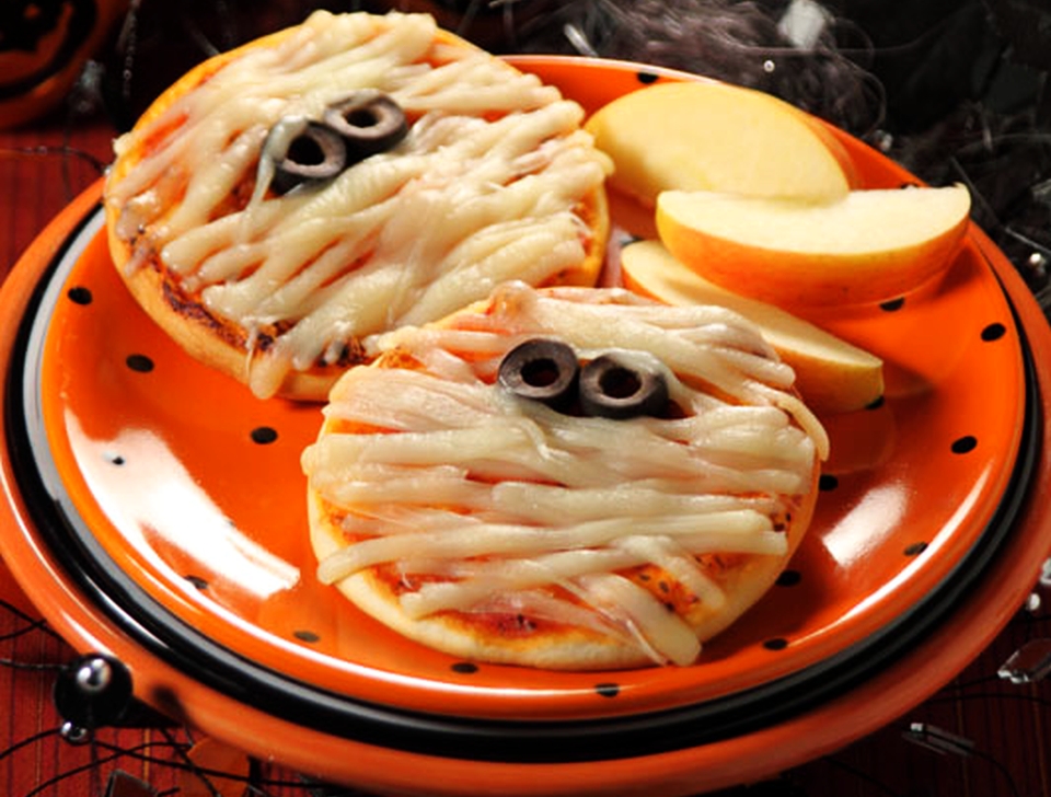 Mummy Pizza halloween easy treat 