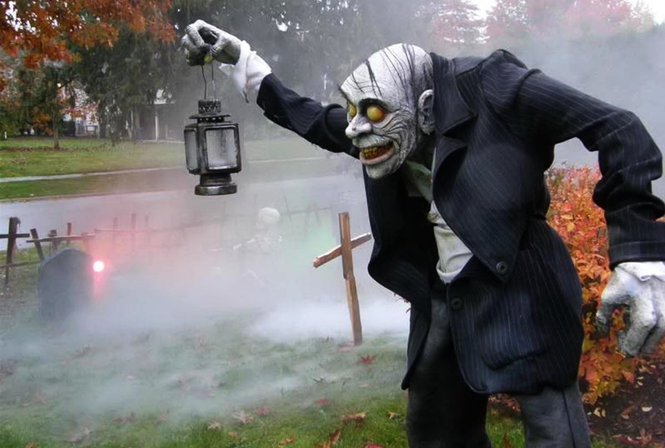 10 eerie ways to dress up your home for Halloween