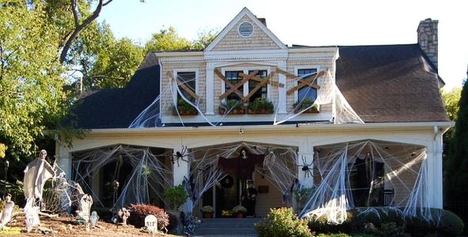 10 eerie ways to dress up your home for Halloween