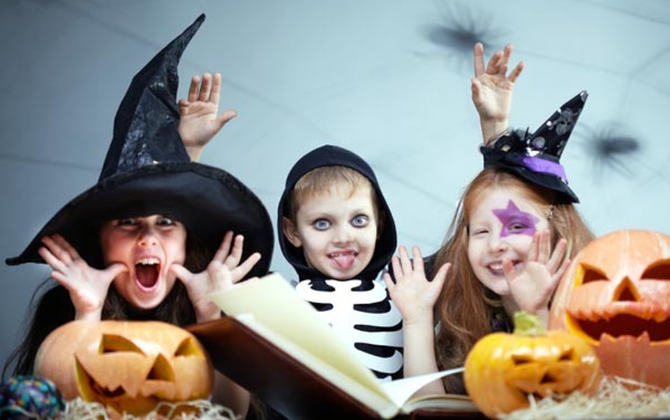 DIY pumpkin photo frame for picture perfect Halloween