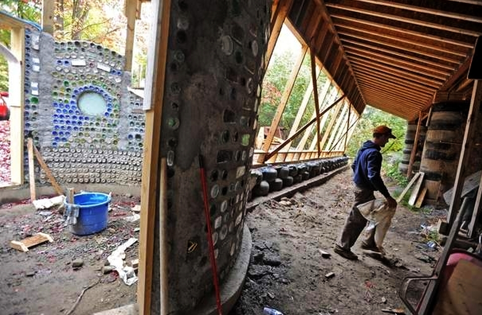 Lorraine house is a new way to recycle tires and glass bottles