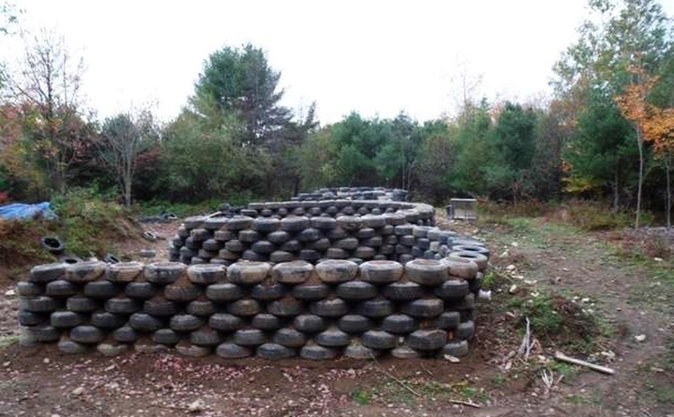 Lorraine house is a new way to recycle tires and glass bottles