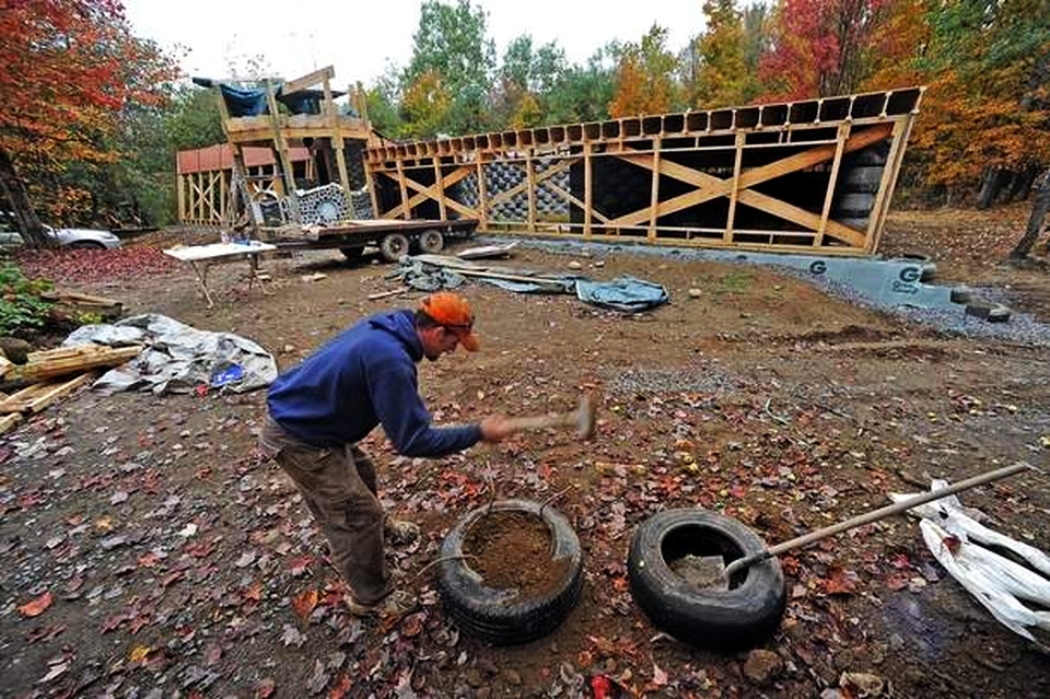 Lorraine house is a new way to recycle tires and glass bottles