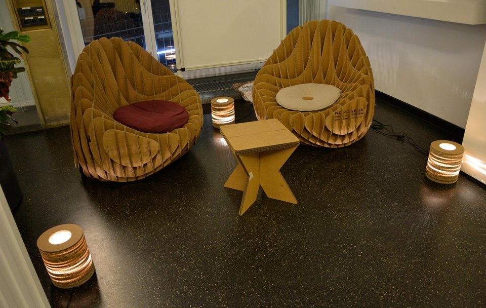 MC 205 Cardboard chair