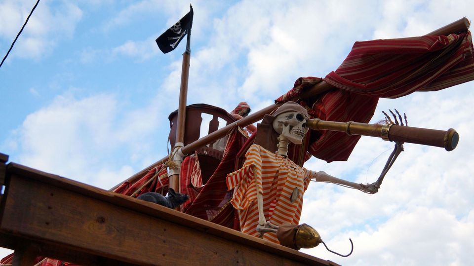 Massillon man’s pirate ship Halloween display