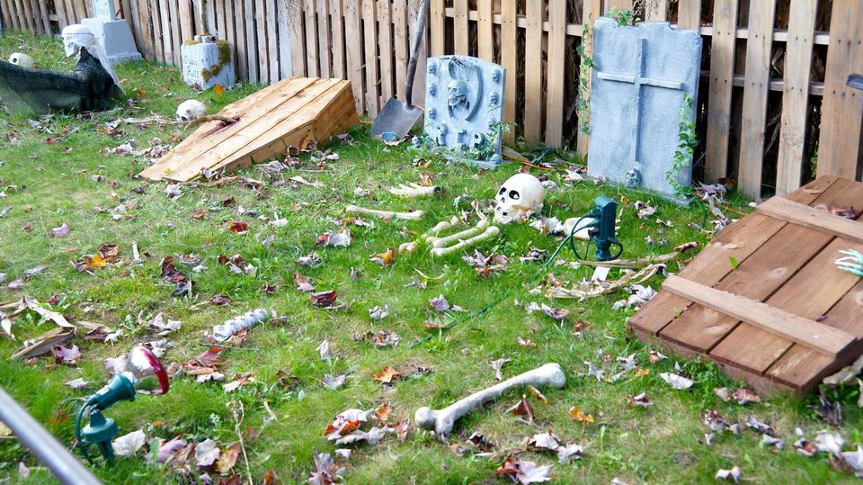 Massillon man’s pirate ship Halloween display