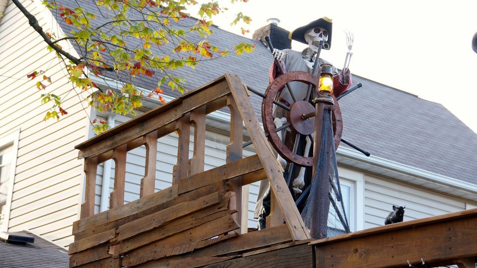 Massillon man’s pirate ship Halloween display