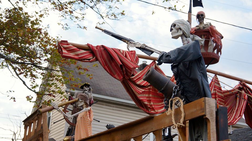 Massillon man’s pirate ship Halloween display