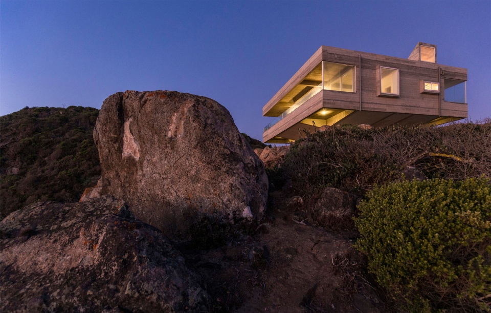 Mirador House by Gubbins Arquitectos