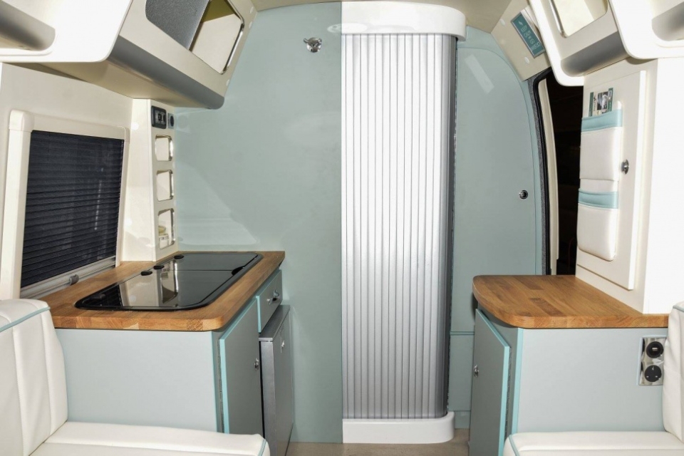 Retro Barefoot ‘curvy’ caravan is truly female-friendly