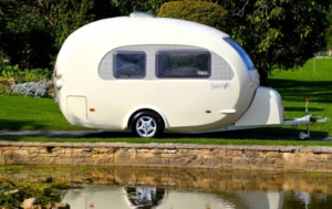 Retro Barefoot ‘curvy’ caravan is truly female-friendly