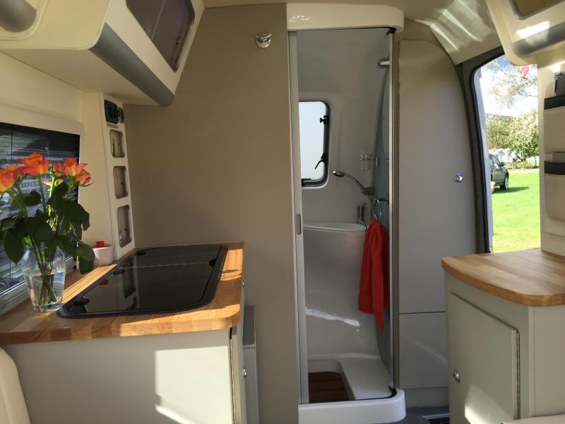 Retro Barefoot Curvy Caravan - Trailer Camper