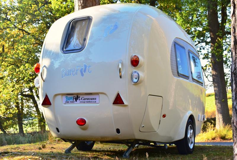 Retro Barefoot Curvy Caravan - Trailer Camper 