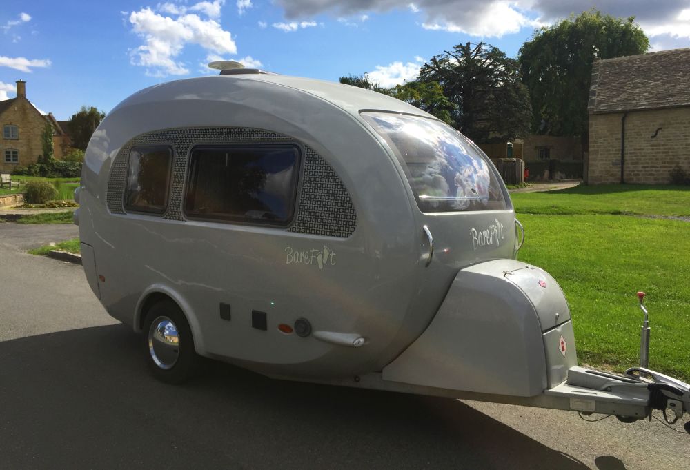 Retro Barefoot Curvy Caravan - Trailer Camper 