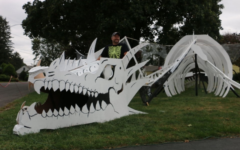 Sandra Drive Dragon Skeleton is a Perfect Outdoor Halloween Decoration