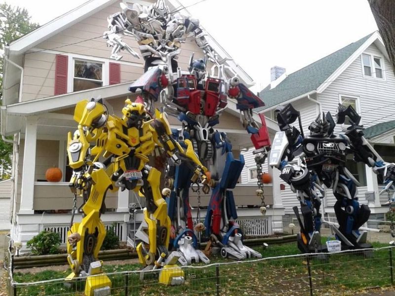 Unique Halloween Yard Display Ideas for Geeky Homeowners