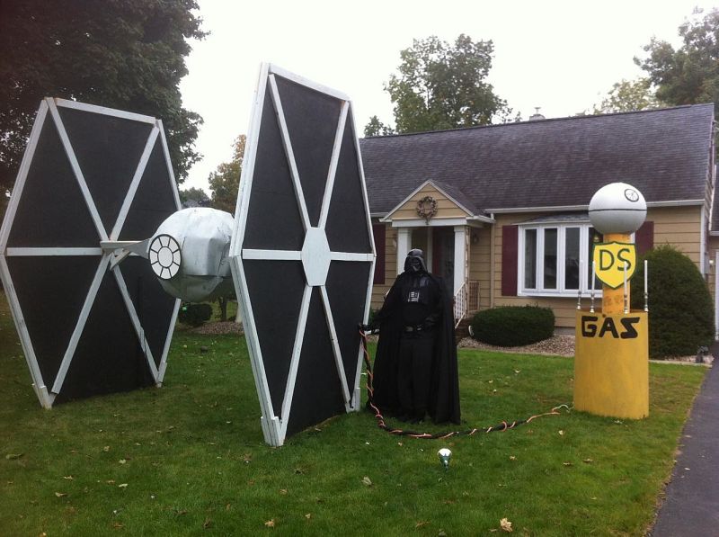 Unique Halloween Yard Display Ideas for Geeky Homeowners