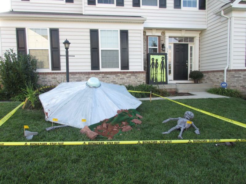 Unique Halloween Yard Display Ideas for Geeky Homeowners